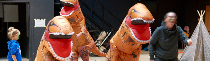 Dinos jagen Kinder